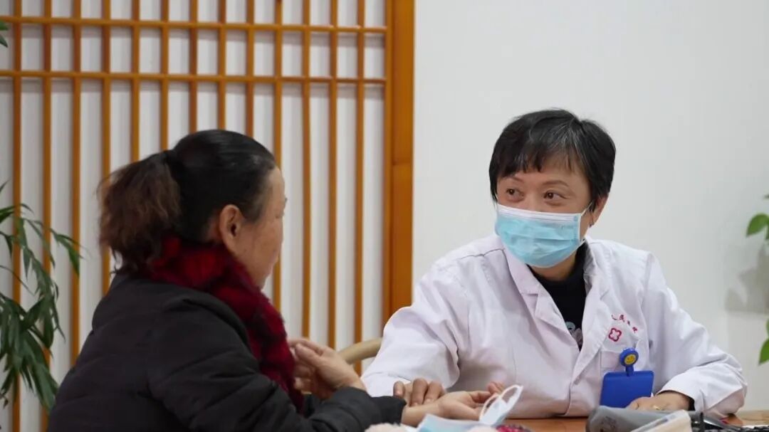 新疆阿克蘇市 順應時節(jié)“冬藏”養(yǎng)生，中醫(yī)調(diào)理受市民青睞
